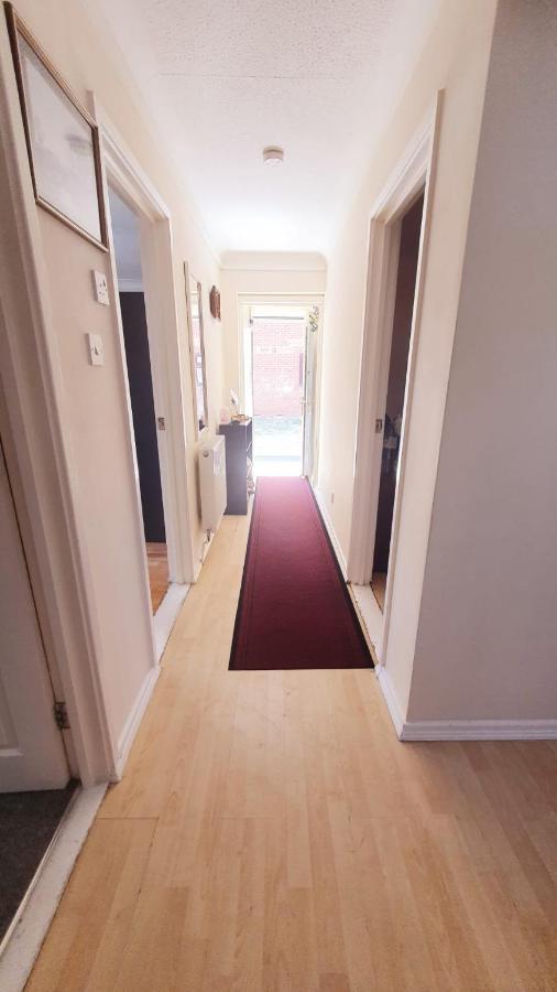 1 Bedroom Apartment Close To Slough Train Station Exterior photo