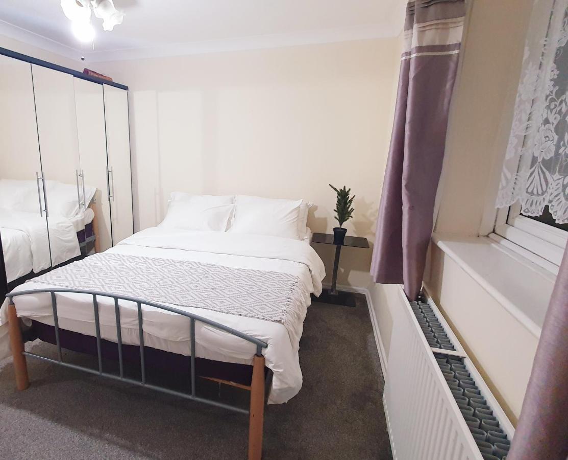 1 Bedroom Apartment Close To Slough Train Station Exterior photo