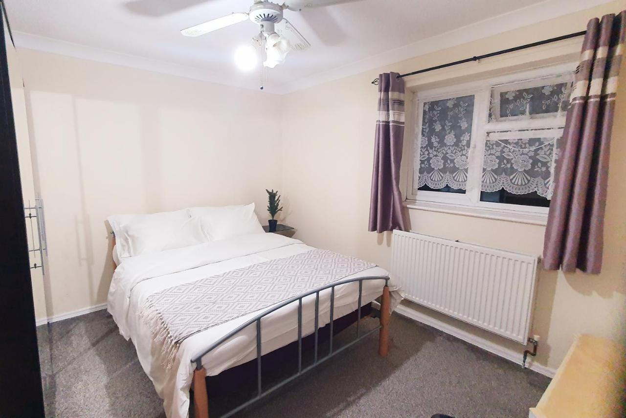 1 Bedroom Apartment Close To Slough Train Station Exterior photo
