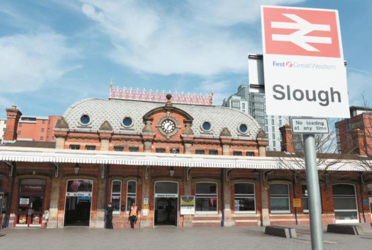 1 Bedroom Apartment Close To Slough Train Station Exterior photo