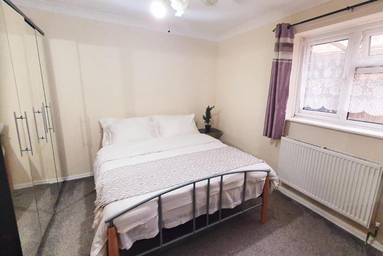 1 Bedroom Apartment Close To Slough Train Station Exterior photo